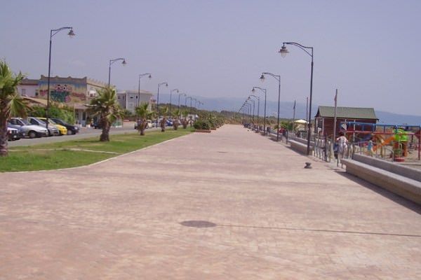 Coronavirus a Gizzeria, la stretta del sindaco: chiusi i lungomari e vietate attività all'aperto