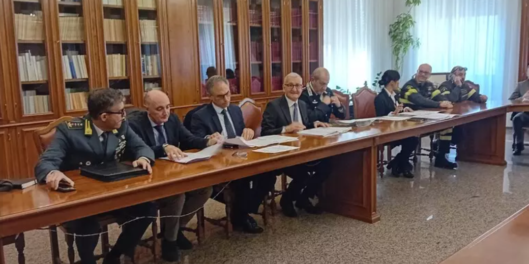 Colpi ai bancomat nel Catanzarese, scatta il piano sicurezza: telecamere e vigilanza rafforzata