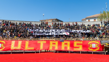 Catanzaro, lo striscione e il silenzio della curva per Anna e i suoi figli