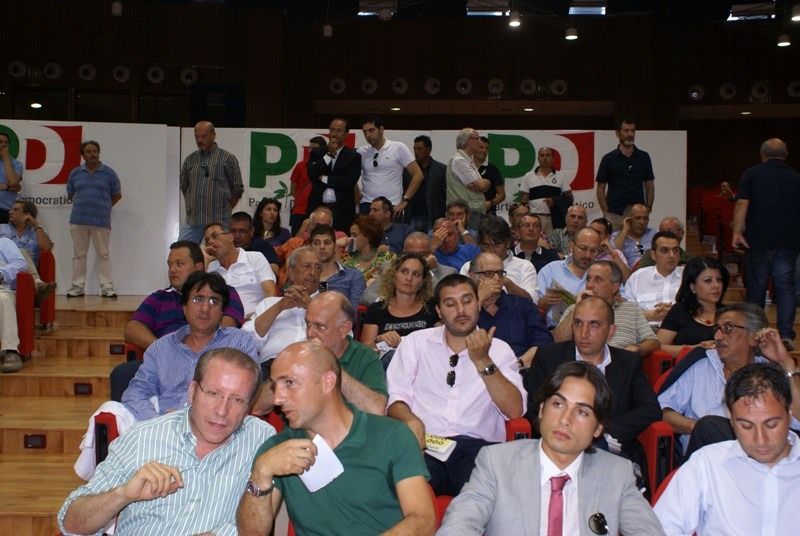 Pd, i renziani a Oliverio: fai un passo indietro