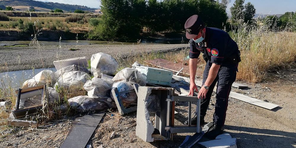 Bisignano, abbandono di rifiuti: denunciato rappresentante legale di un’azienda locale