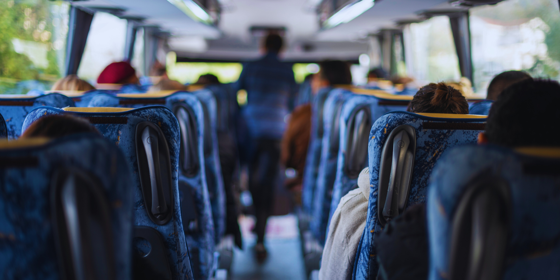 Gli sbarchi in Calabria e la «rete di autobus» per portare i migranti in Francia e Nord Europa