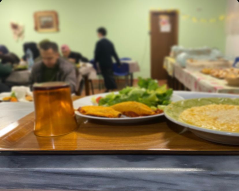 A tavola con chi non ha niente, il Natale autentico della mensa dei poveri