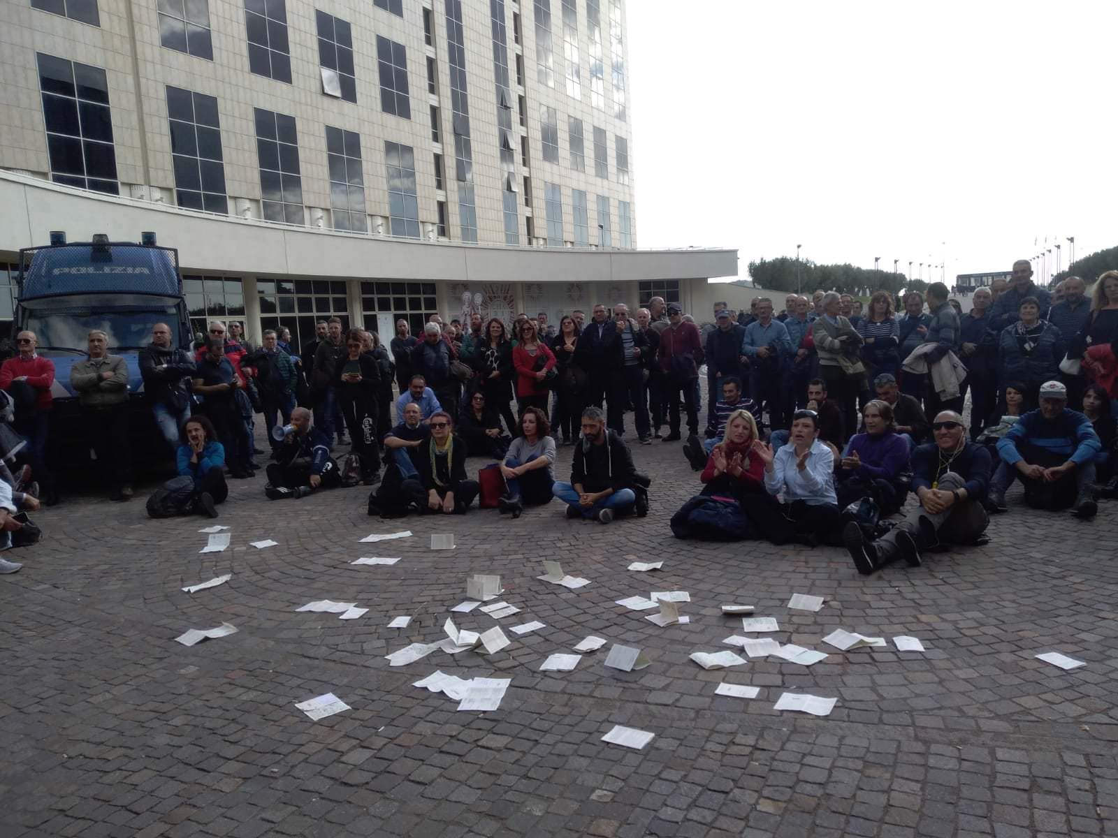 La rabbia dei tirocinanti alla Cittadella: «Presto saremo disoccupati» – VIDEO