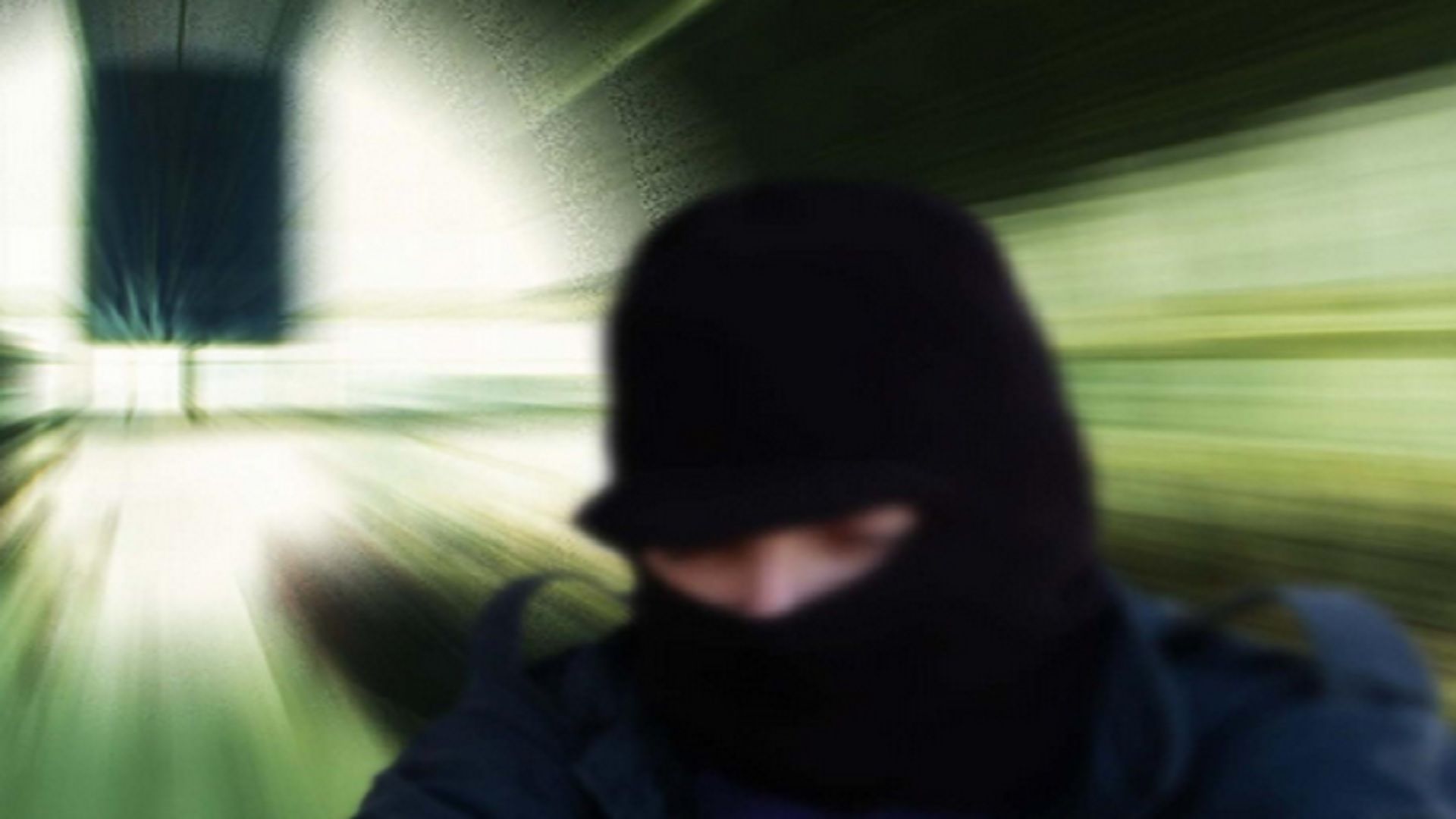 Dalla Calabria a Fermo per rapinare una farmacia, poi si droga in auto. Arrestato 28enne