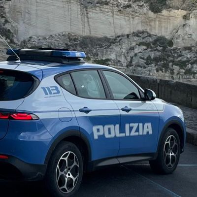 Tropea, scoperta un’attività illecita di autorimessa di veicoli all’aperto
