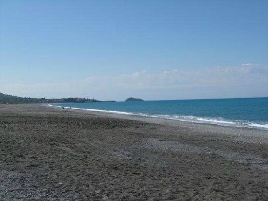 Trovato cadavere in spiaggia nel Cosentino