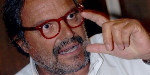 Diede del «mafioso» a un ragazzo che gli aveva chiesto un selfie. Toscani condannato a Vibo