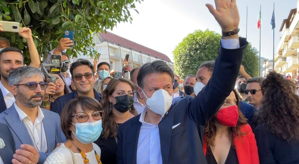Conte: «Calabria dimenticata dalla politica nazionale. Non permetteremo scippi al Sud» – FOTO E VIDEO
