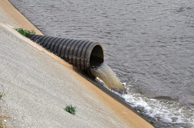 Scarichi illegali in terreni e torrenti, sanzionati tre Comuni del Reggino