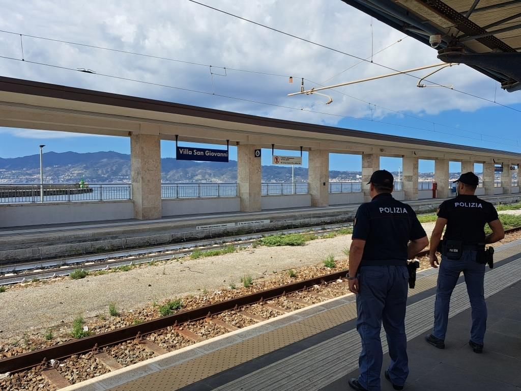 Evade dai domiciliari a Messina e tenta la fuga in treno: arrestato a Villa San Giovanni