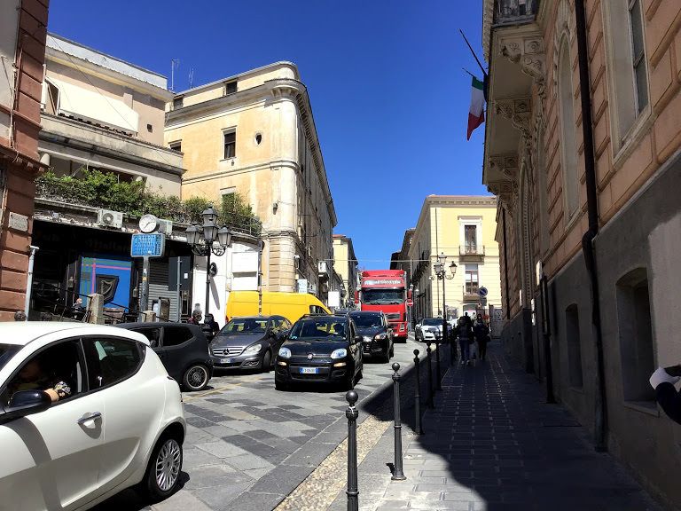 Catanzaro, quella voglia di normalità che ha il sapore di un caffè