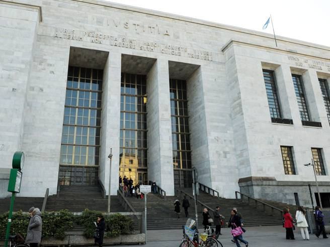 Aiutarono uno ‘ndranghetista a distrarre capitale, sei indagati