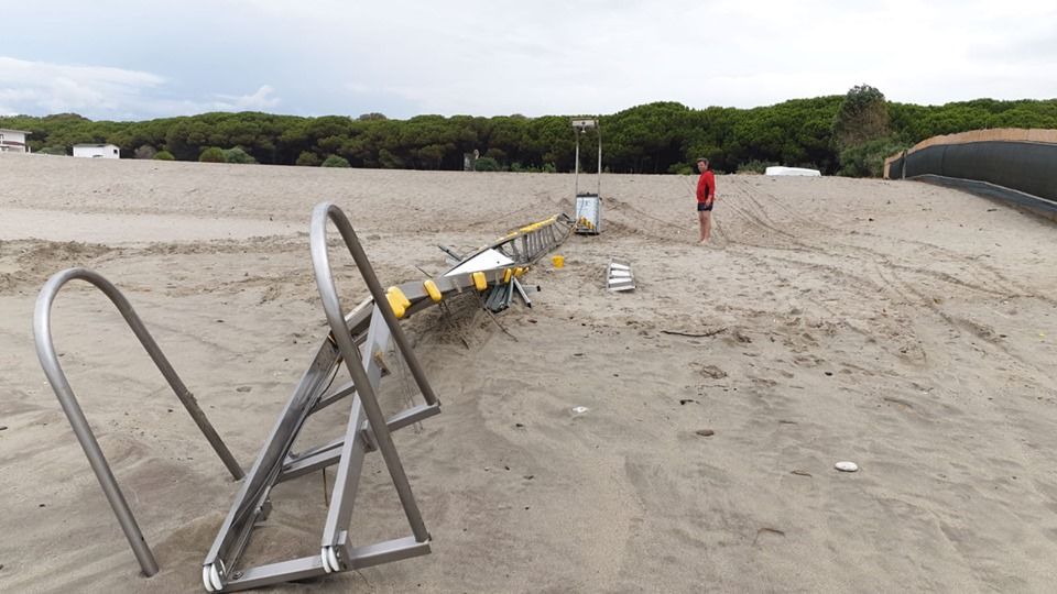 Distrutto scivolo a mare per disabili, il Comune di Catanzaro pagherà la riparazione