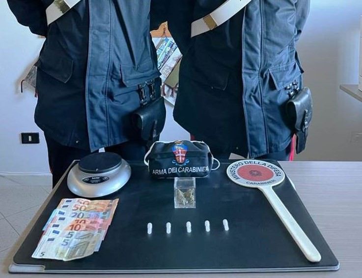 In auto con droga pesante nel Lametino, arrestato 59enne