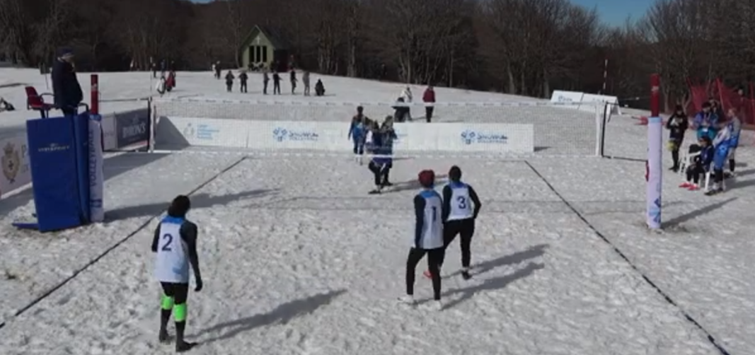 Grande successo a Lorica per il campionato di Snow Volley
