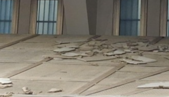 Crolla controsoffitto dell’aula bunker, salta il processo Hydra
