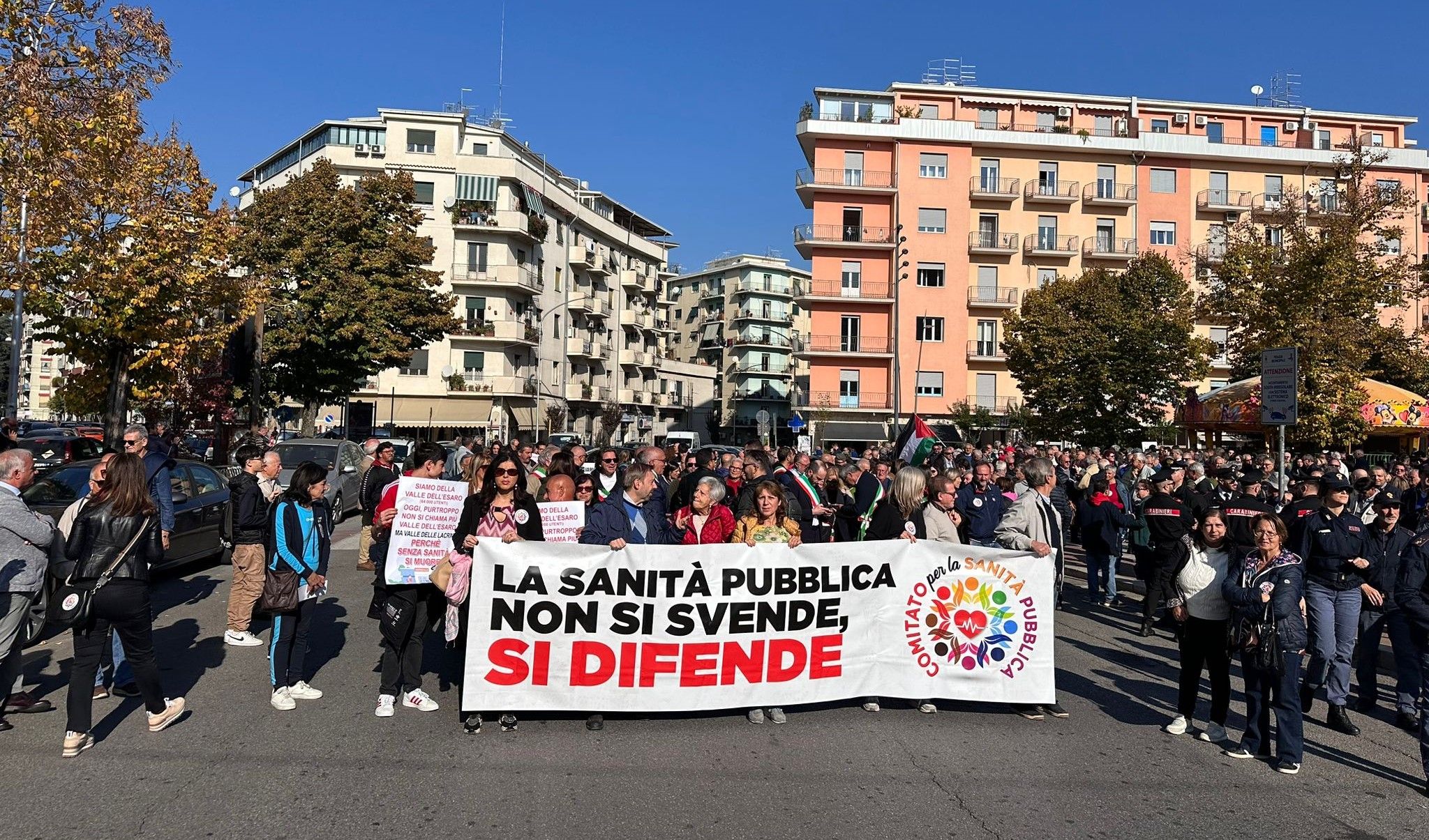 Dalla Valle dell’Esaro alla “Valle delle lacrime”. «L’ospedale più vicino è a 50 km, senza sanità si muore» – FOTO