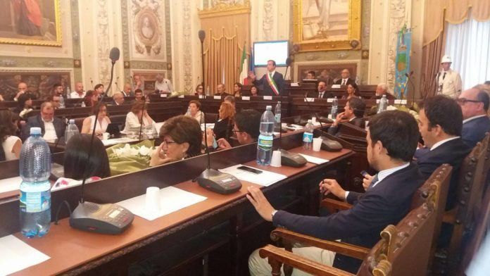 Piazza Bilotti, il Pd: «Non ci sono le condizioni di sicurezza per i cittadini»