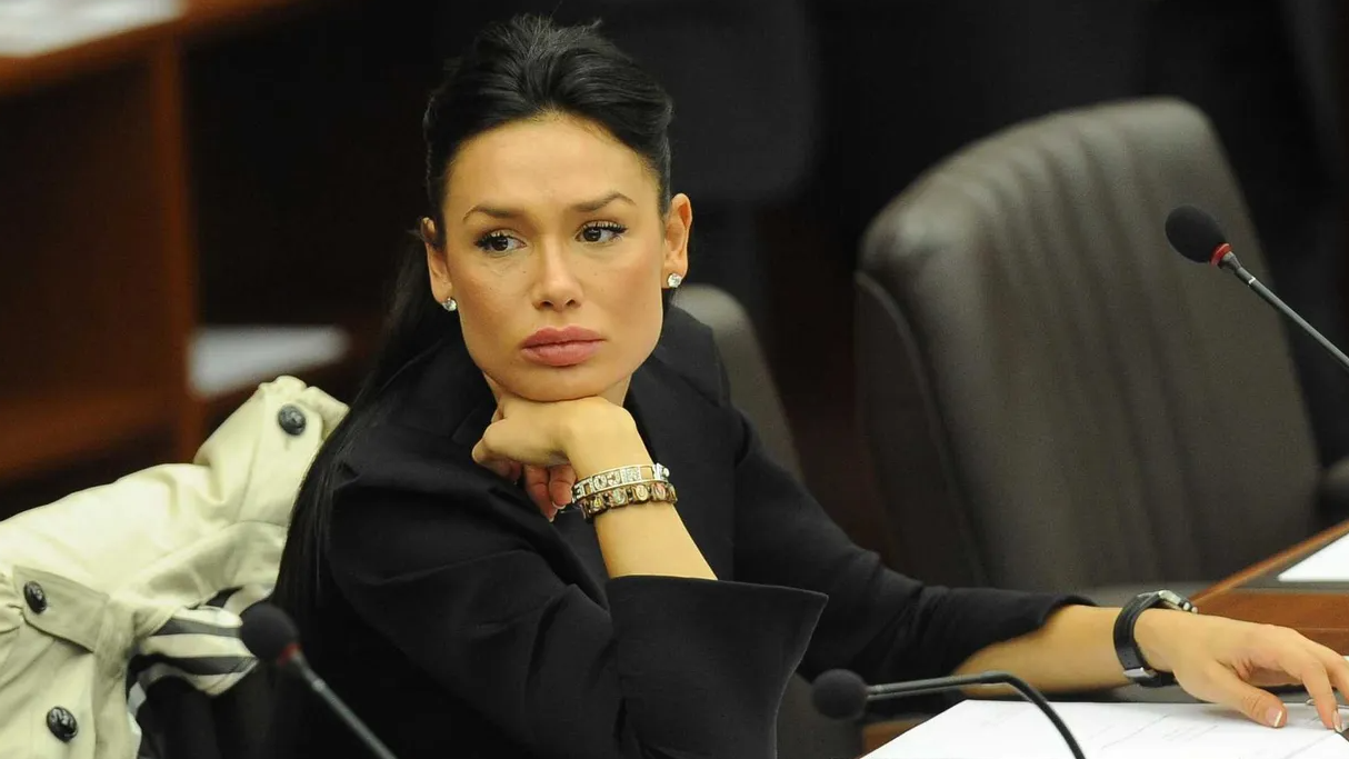 Nicole Minetti e Domenico Papalia. Quando non tutte le richieste di grazia sono uguali