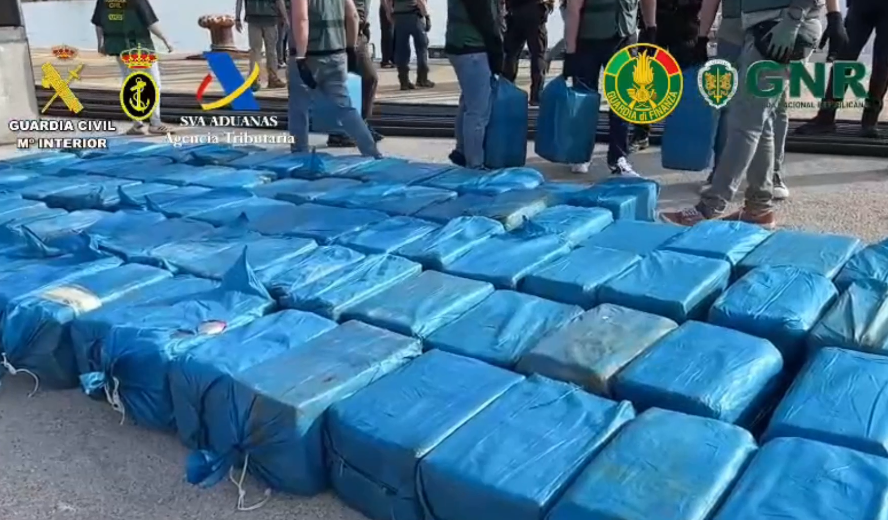 Rotta della cocaina nell’Atlantico, colpo ai narcos: 54 arresti e 11 tonnellate sequestrate – FOTO E VIDEO
