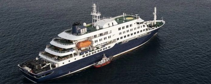 Hantavirus, la nave Hondius entrata nel porto di Tenerife