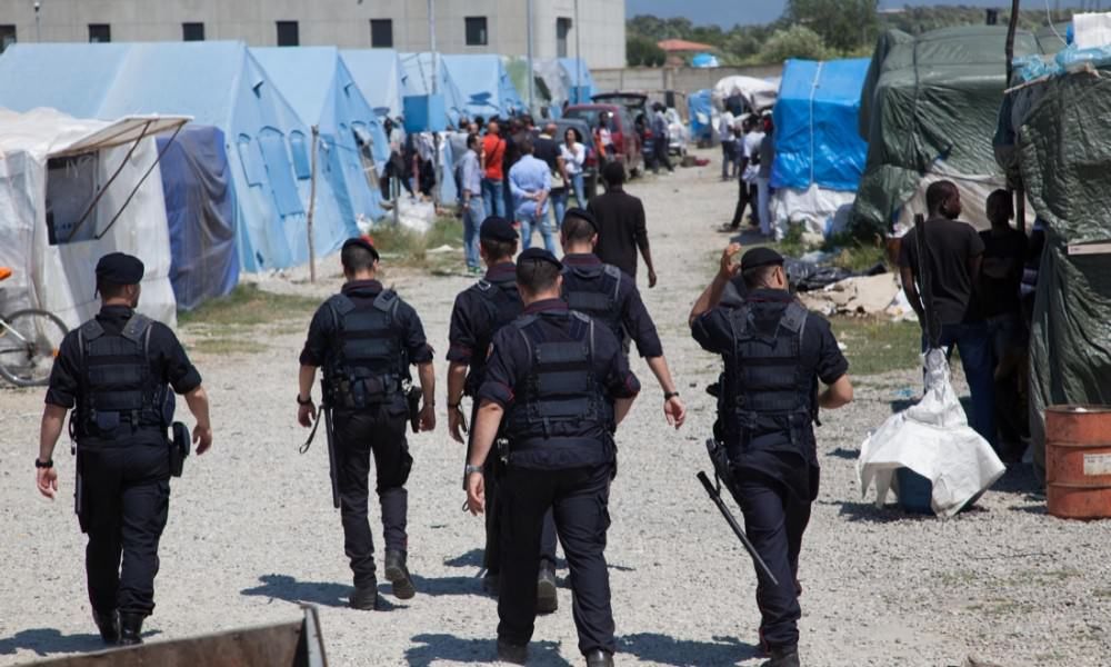 Tendopoli, Oliverio: «Lo Stato la smantelli, è un accampamento disumano»