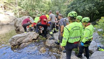 Precipita nel dirupo durante un’escursione: maxi operazione di soccorso alle Cascate del Maesano