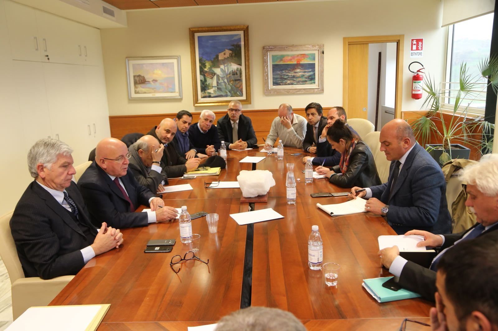 Aeroporto di Crotone, Oliverio: «Contatti con Ryanair»