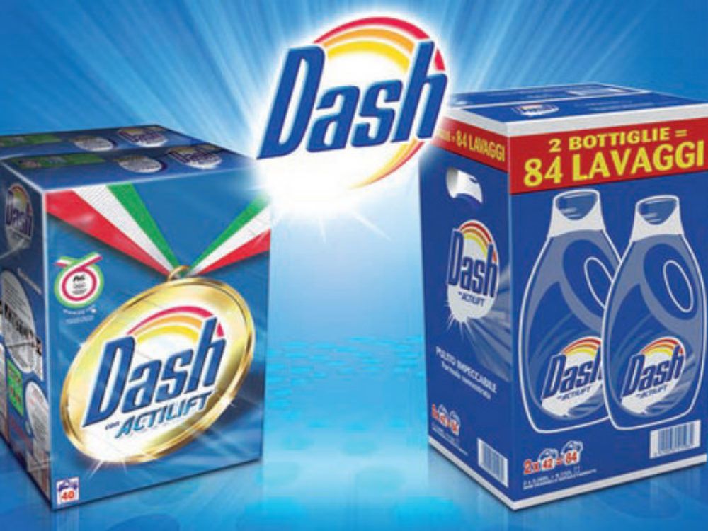 Sequestrate confezioni taroccate di colla "Superattak" e di detersivi "Ace" e "Dash"