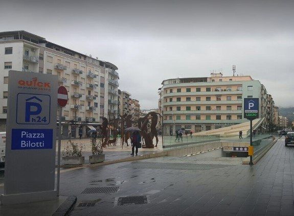 Piazza Bilotti, «la Regione blocchi il “nuovo” progetto»