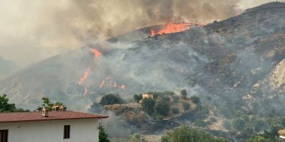Cassano all’Ionio, allarme per un grosso incendio. Evacuate alcune abitazioni – VIDEO e FOTO