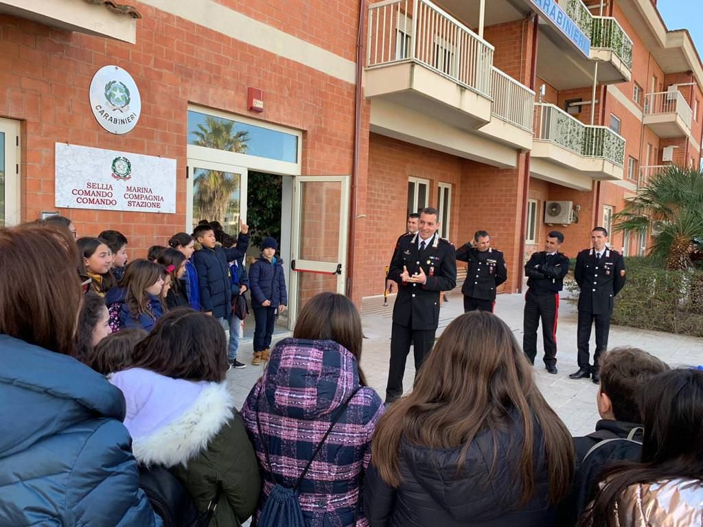 Sellia Marina, gli alunni incontrano i carabinieri