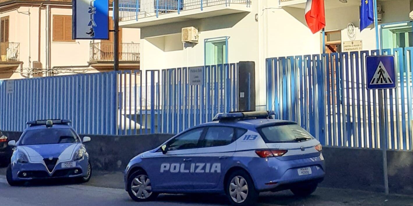 Falso, ispezione arbitraria e omissione di atti di ufficio: sospesi 7 poliziotti del commissariato di Taurianova