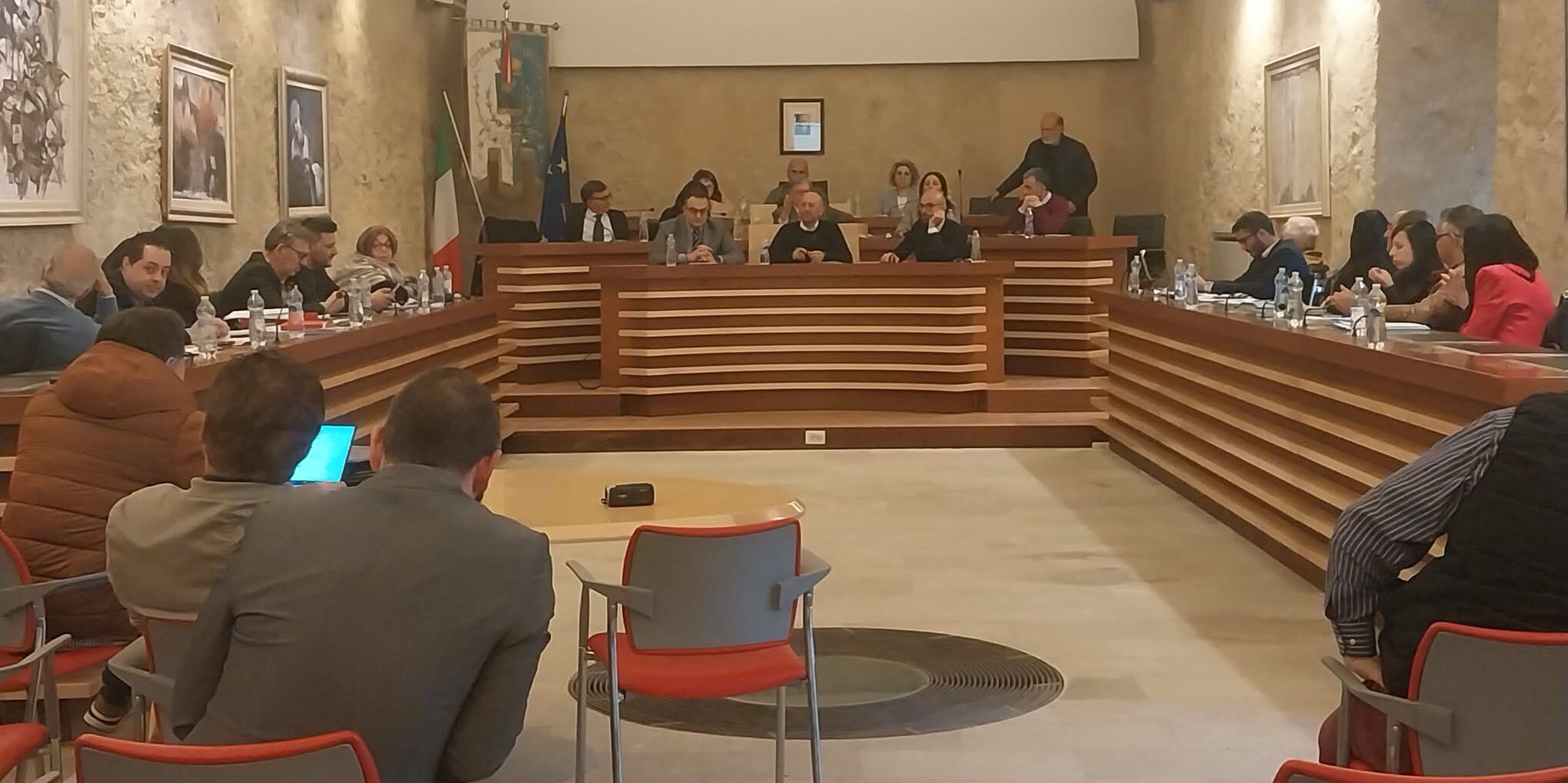 Montalto Uffugo, Caracciolo: «Abbiamo evitato il dissesto». Momenti di tensione tra Gravina e il sindaco