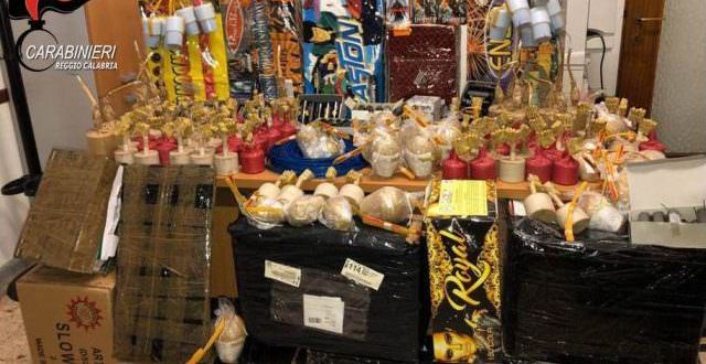 Esplosivi e polvere da sparo: sequestrato a Reggio un arsenale pirotecnico da una tonnellata – VIDEO