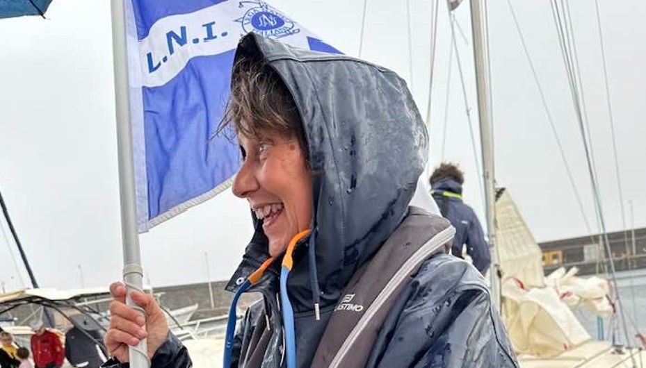 La prof di Fisica che gira l’Italia in barca a vela. Tappa in Calabria per Paola Verrucchi