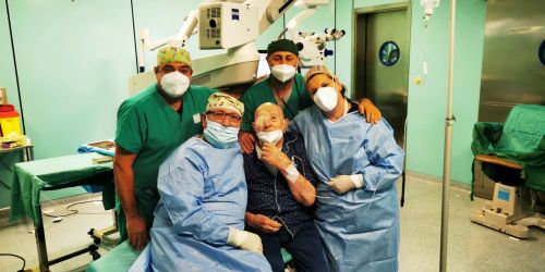 Lamezia, operato a 102 anni. L’intervento di cataratta non ha limiti di età