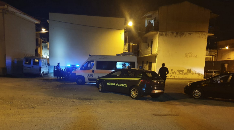 Gizzeria, entra nel seggio e minaccia di darsi fuoco: intervento provvidenziale dei carabinieri