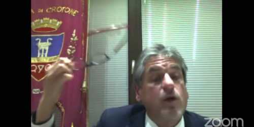 Insulti in commissione Cultura, la politica a Crotone diventa un teatrino degradato