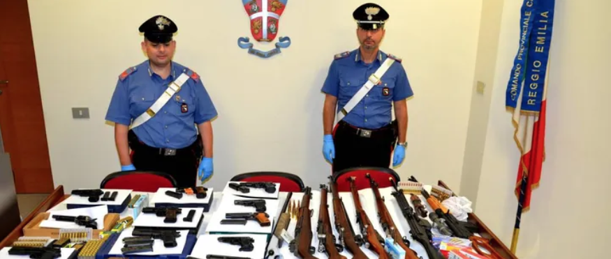 Arsenale di armi rubate in un sottotetto, calabrese in carcere a Reggio Emilia