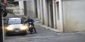 ‘Ndrangheta, colpita la rete dello spaccio a Cirò Marina: 13 arresti – NOMI E VIDEO