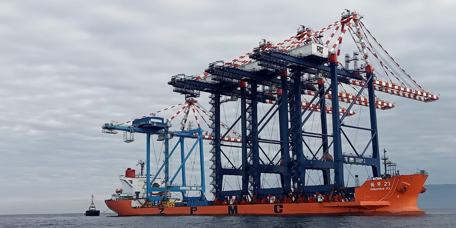 Al porto di Gioia Tauro arrivate tre mega gru provenienti dalla Cina – FOTO