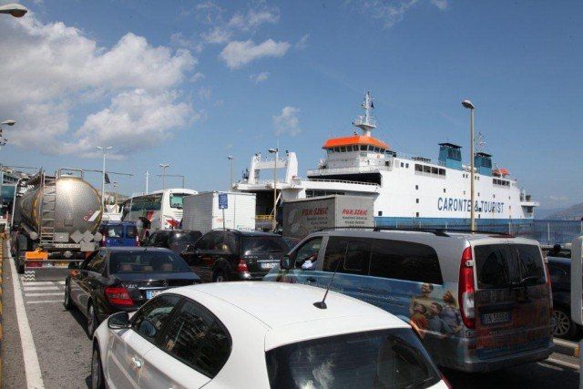 Villa San Giovanni, la protesta dei lavoratori blocca i traghetti