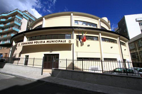 «A Catanzaro i vigili urbani operano senza protezioni». La replica del Comune