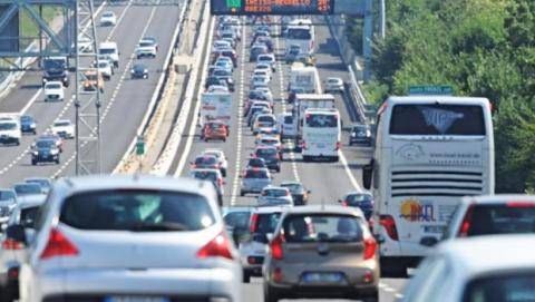 Ferragosto, traffico intenso sull’A3 e sulla 106 Jonica