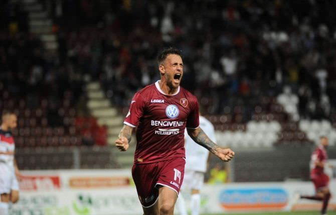 Alla Reggina non basta Denis, finisce in parità il big match col Bari