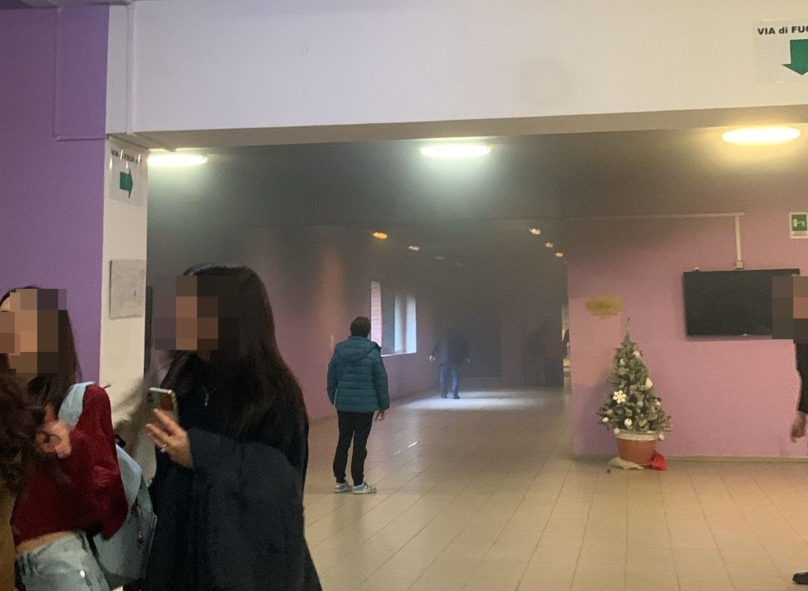 Incendio al Liceo Classico Telesio di Cosenza