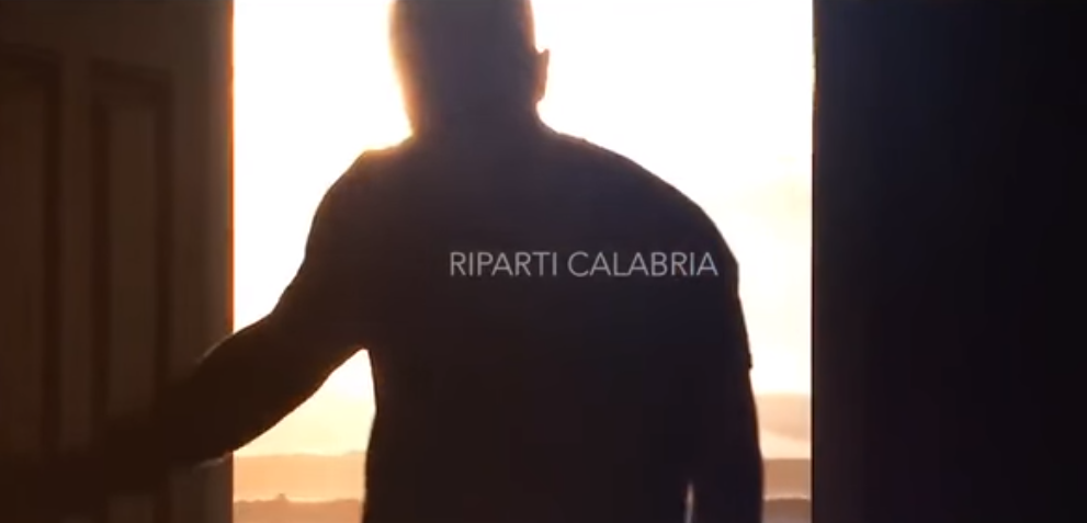 Anna Gaetano: «Mai autorizzato Santelli per l’uso di “A mano a mano”»