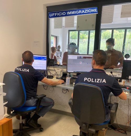 Favoreggiamento dell’immigrazione clandestina: scarcerato ed espulso cittadino straniero a Catanzaro